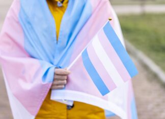Veto à terapia hormonal para jovens trans preocupa médicos; entenda CNN Brasil