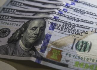 Dólar cai para R$ 5,20 e atinge menor valor em 20 meses
