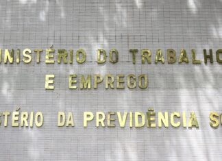 Médicos peritos do INSS voltam ao trabalho nesta segunda-feira