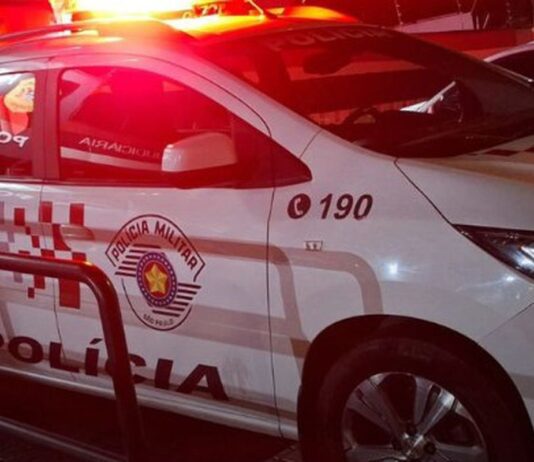 Moradores de favela paulistana fazem barricada contra ação policial