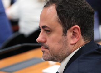 Relator da CCJ nega recurso de Glauber contra cassação de mandato