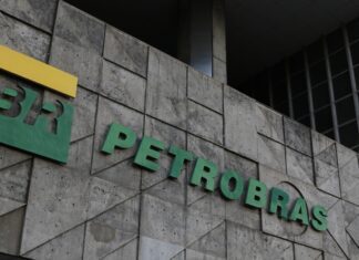 Petrobras pagará dividendos a acionistas em duas parcelas
