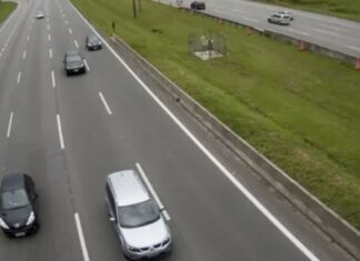 Rodovia Oswaldo Cruz é interditada em Ubatuba após derramamento de óleo