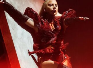 Lady Gaga chega ao Rio para apresentação na praia de Copacabana