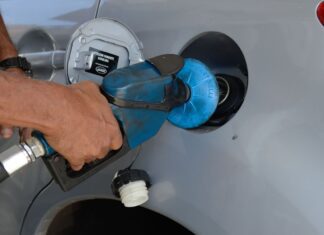 Petrobras anuncia nova redução do preço do diesel para distribuidoras