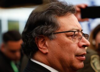 Presidente da Colômbia sugere greve geral após acusar Senado de fraude Presidente da Colômbia sugere greve geral após acusar Senado de fraude