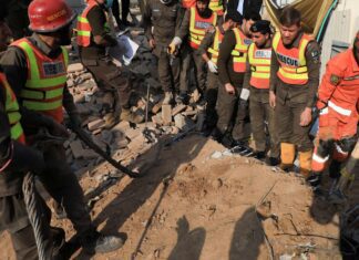 Paquistão diz ter abatido 25 drones; Índia repeliu retaliação Paquistão diz ter abatido 25 drones; Índia repeliu retaliação