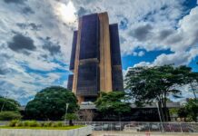 Juros pressionam a dívida mais que gastos públicos, dizem economistas