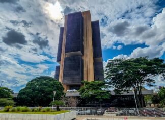 Copom eleva juros básicos da economia para 14,75% ao ano