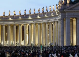 Conclave: Vaticano tem fumaça preta após nova votação do conclave Conclave: Vaticano tem fumaça preta após nova votação do conclave