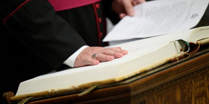 Cardeais entram em reclusão antes do conclave para eleger novo papa
