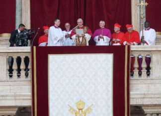 Papa Leão XIV pede paz e lembra Francisco: “ajudem a construir pontes” Papa Leão XIV pede paz e lembra Francisco: “ajudem a construir pontes”