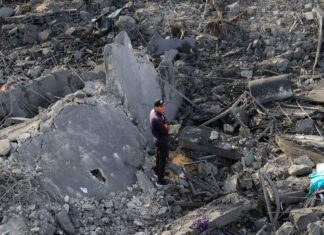 Ataques israelenses matam dezenas em Gaza enquanto Trump visita região Ataques israelenses matam dezenas em Gaza enquanto Trump visita região