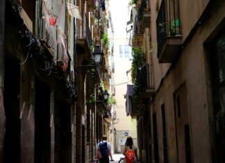 Espanha bloqueia mais de 65 mil anúncios de alugueis de temporada Espanha bloqueia mais de 65 mil anúncios de alugueis de temporada