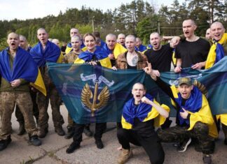 Rússia e Ucrânia libertam 390 prisioneiros cada em primeira troca Rússia e Ucrânia libertam 390 prisioneiros cada em primeira troca