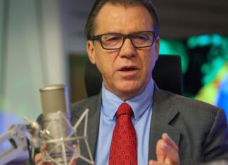 Jornada 6×1 é cruel, diz ministro do Trabalho, Luiz Marinho