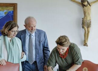 “Lula quer mulheres mais contentes e protegidas”, diz nova ministra