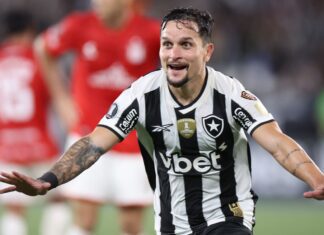 Artur marca golaço e Botafogo vence Estudiantes na Libertadores Artur marca golaço e Botafogo vence Estudiantes na Libertadores
