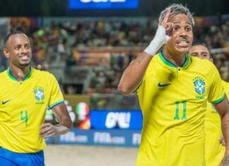 De forma dramática, Brasil vence Itália no Mundial de futebol de praia De forma dramática, Brasil vence Itália no Mundial de futebol de praia