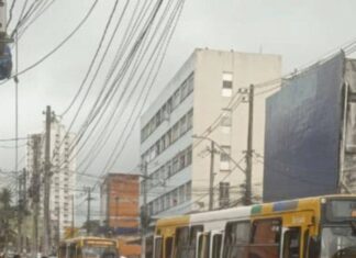 Idoso Reage A Assalto Em ônibus E é Baleado; Assaltante Segue Foragido