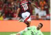 Flamengo vence com gol de Arrascaeta e lidera o Brasileiro