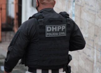 Ossada é Localizada Em Contêiner De Lixo Na Pituba, Em Salvador