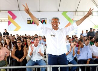 Jerônimo inaugurou colégio e entregou novas pavimentações em América Dourada e realiza entregas do plano de enfrentamento à estiagem, em João Dourado