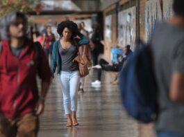 Mais da metade dos graduandos já abdicaram de estudos para cuidar de f
