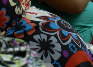 Uma em cada 23 adolescentes torna-se mãe por ano no país, diz pesquisa