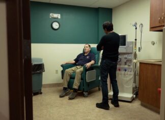 Homem com rim de porco diz que transplante o fez “nascer de novo“