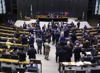 Projeto que aumenta número de deputados para 531 tem urgência aprovada
