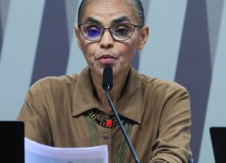 Oposição à proteção ambiental tenta silenciar Marina, diz analista