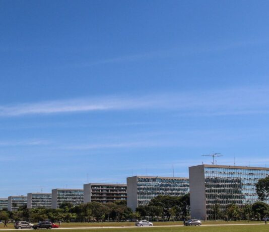 Senado aprova reestruturação de carreiras do serviço público federal