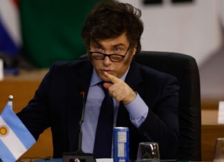 Milei restringe imigração e permanência de estrangeiros na Argentina Milei restringe imigração e permanência de estrangeiros na Argentina