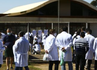 MEC revoga edital para criação de cursos particulares de medicina