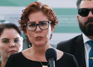 Câmara autoriza licença de 127 dias à deputada Carla Zambelli