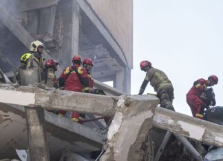 Irã diz que não haverá negociações nucleares sob fogo israelense Irã diz que não haverá negociações nucleares sob fogo israelense