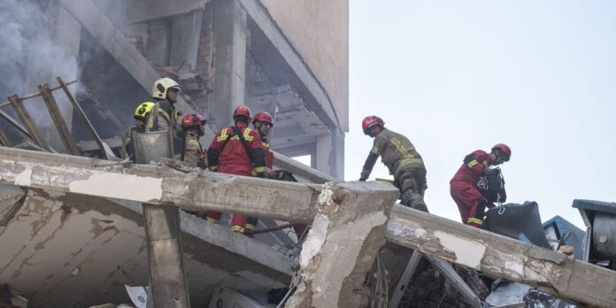 Irã diz que não haverá negociações nucleares sob fogo israelense
