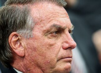 Bolsonaro conta que deu R$ 2 milhões ao filho Eduardo que está nos EUA