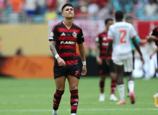 Bayern vence Flamengo por 4 a 2 e marca encontro com o PSG Bayern vence Flamengo por 4 a 2 e marca encontro com o PSG