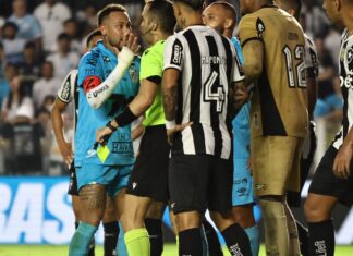Neymar é expulso e Santos perde do Botafogo na Vila pelo Brasileirão Neymar é expulso e Santos perde do Botafogo na Vila pelo Brasileirão