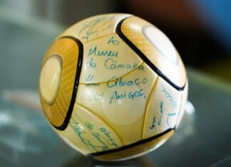 Bola Autografada Por Neymar Vale 17 Anos De Prisão Para Réu De Atos De 8 De Janeiro