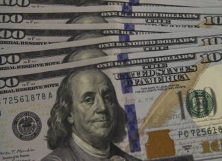 Dólar sobe para R$ 5,24 em meio a tensões entre EUA e Irã