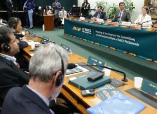 Parlamentares do Brics criticam guerra tarifária promovida pelos EUA Parlamentares do Brics criticam guerra tarifária promovida pelos EUA