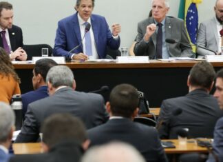 Audiência com Haddad é encerrada após tumulto entre deputados
