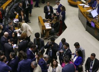 Congresso aprova usar emendas para salários de profissionais da saúde