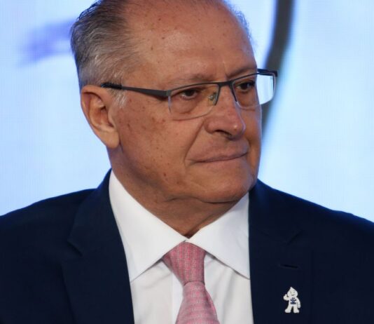 Nova tarifa de Trump sobre o aço vai encarecer produto, diz Alckmin