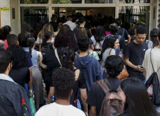 Lula sanciona lei que amplia para 30% cotas para negros em concursos