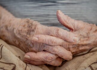 Demência em idosos hospitalizados é despercebida em até 50% dos casos