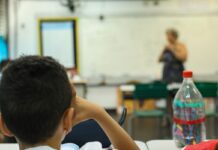 Valor por aluno investido no Brasil é 1/3 do gasto nos países da OCDE